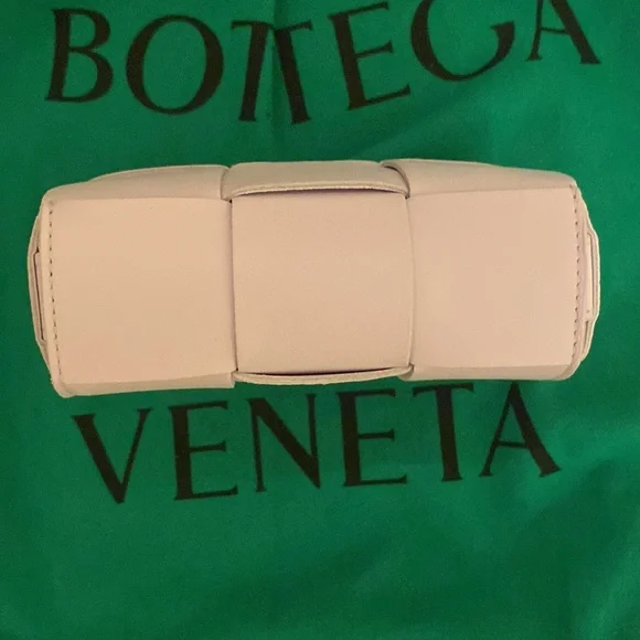 Bottega Veneta Mini Intreccio crossbody bag in color “Mirth Washed” - Picture 4 of 6